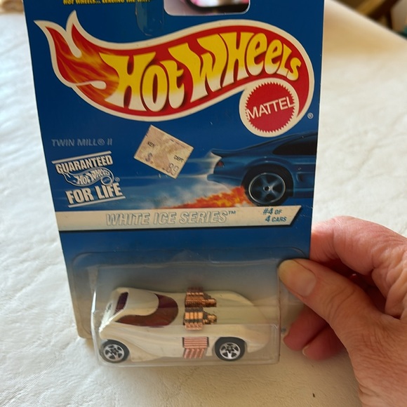 Hot Wheels new unopened White Ice Series cars - Picture 8 of 9